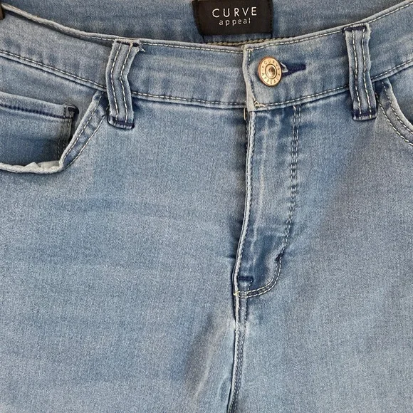 Light Wash High-Rise Skinny Jeans - Women's - Picture 6 of 14